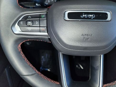Used 2025 Jeep Compass Trailhawk AWD/4WD image 23