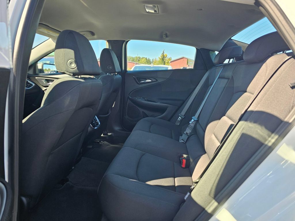Used 2024 Chevrolet Malibu LT w/ Sport Edition FWD image 17