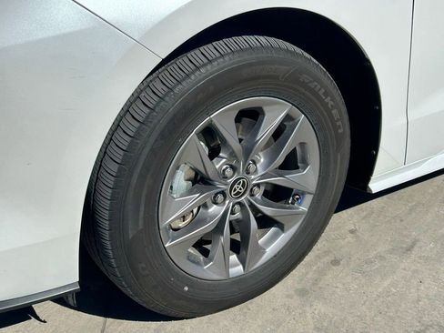 Certified 2024 Toyota Sienna XLE w/ XLE Plus Package image 9