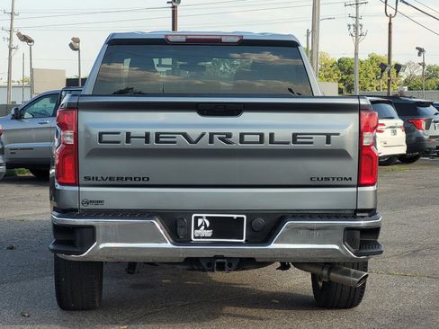 Used 2020 Chevrolet Silverado 1500 Custom w/ Custom Value Package AWD/4WD image 11