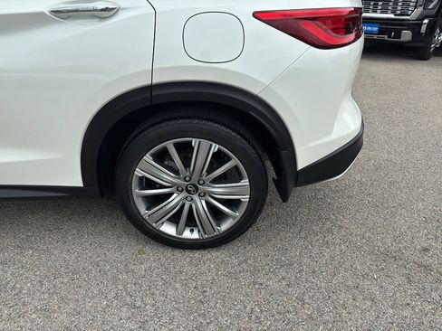 Used 2022 INFINITI QX50 Sensory image 10