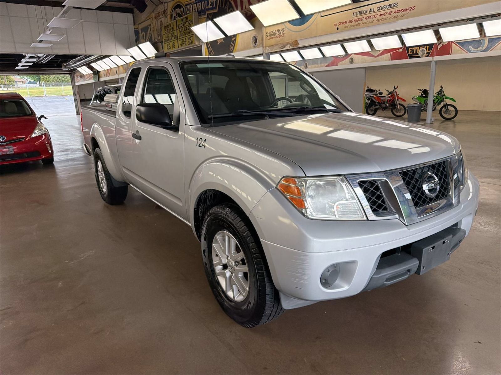 Used 2014 Nissan Frontier SV RWD image 2