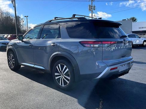 Used 2024 Nissan Pathfinder Platinum image 4