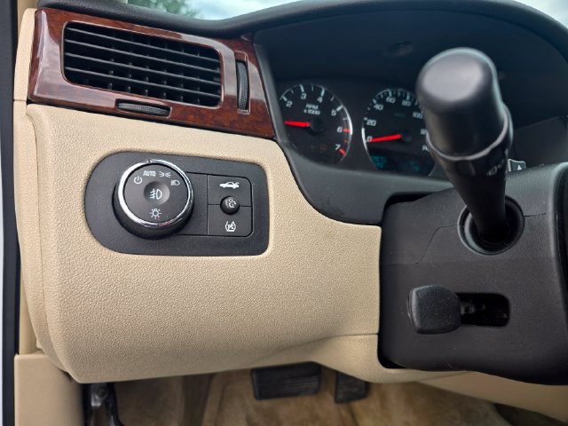 Used 2011 Chevrolet Impala LT FWD image 16