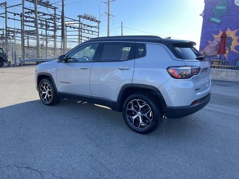 Used 2024 Jeep Compass Limited AWD/4WD image 3