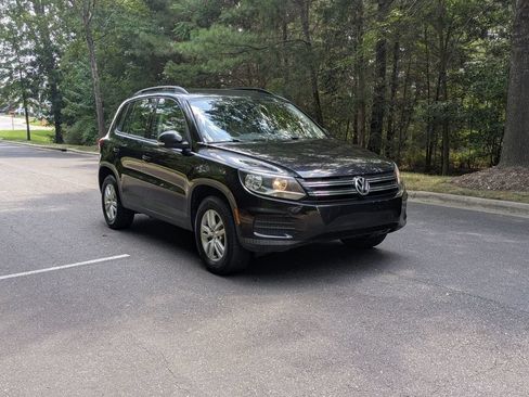 Used 2016 Volkswagen Tiguan S FWD image 10