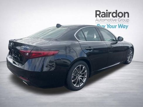 Used 2018 Alfa Romeo Giulia Base image 9