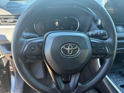 Used 2025 Toyota RAV4 XLE image 16