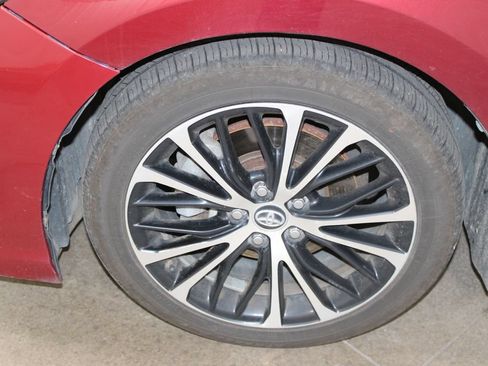 Used 2018 Toyota Camry SE FWD image 32