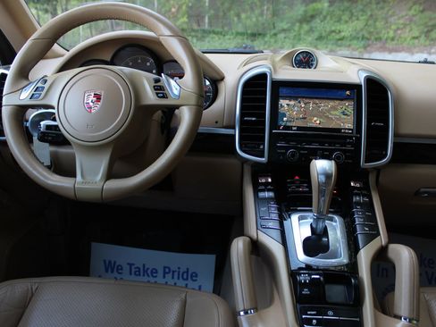 Used 2014 Porsche Cayenne AWD/4WD image 18