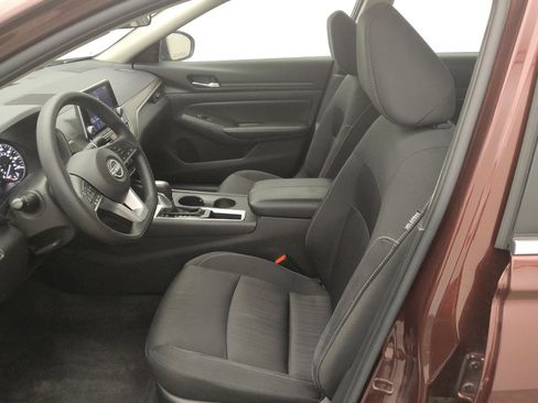 Used 2025 Nissan Altima 2.5 SV FWD image 17