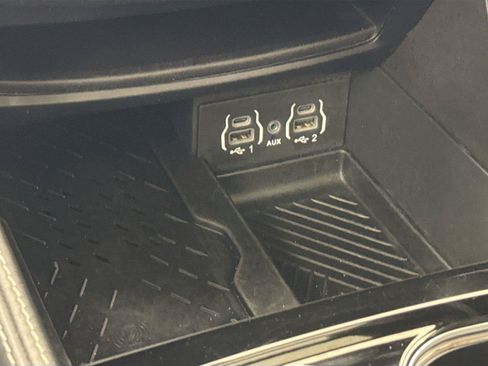 Used 2025 Chrysler Pacifica Limited FWD image 30