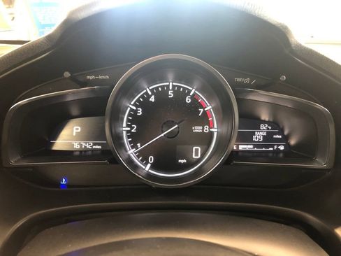Used 2018 MAZDA MAZDA3 Grand Touring w/ Premium Equipment Package FWD image 9
