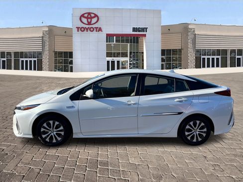 Certified 2022 Toyota Prius Prime XLE image 4