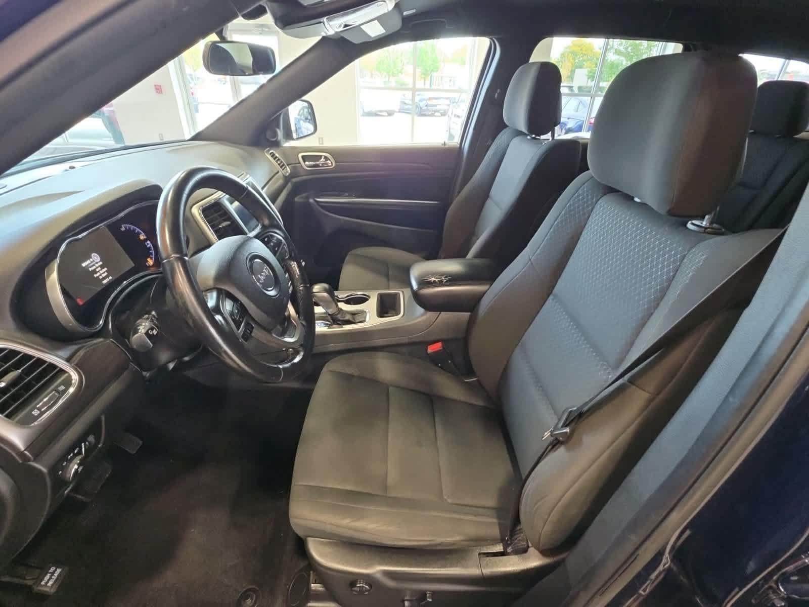 Used 2018 Jeep Grand Cherokee Laredo AWD/4WD image 15