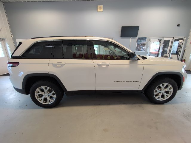 Used 2023 Jeep Grand Cherokee Limited AWD/4WD image 6