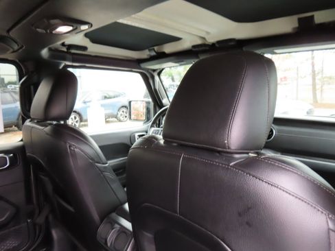 Used 2018 Jeep Wrangler Unlimited Sahara w/ LED Lighting Group image 32