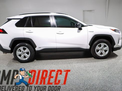 Used 2021 Toyota RAV4 LE AWD/4WD image 6