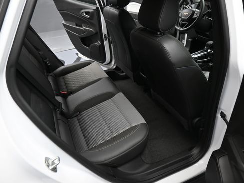 Certified 2025 Chevrolet Trax LT image 18