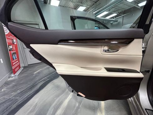 Used 2016 Lexus ES 350 w/ Luxury Package w/Wood Trim FWD image 51