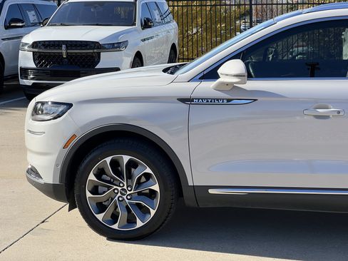 Certified 2022 Lincoln Nautilus Reserve w/ Equipment Group 201A image 5