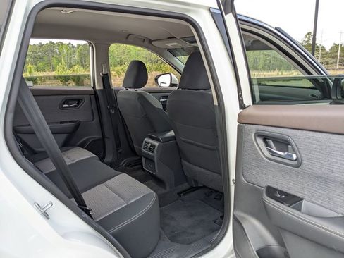 Used 2023 Nissan Rogue SV image 35