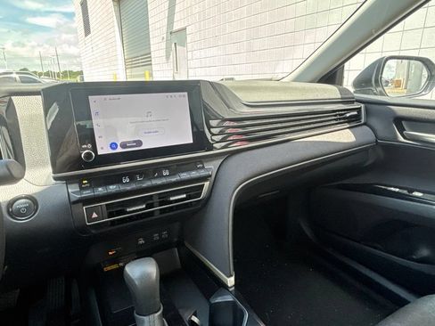 Used 2025 Toyota Camry LE FWD image 15