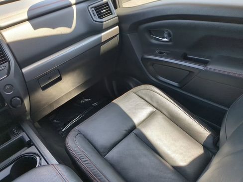 Used 2021 Nissan Titan PRO-4X w/ Pro-4x Convenience Package AWD/4WD image 15