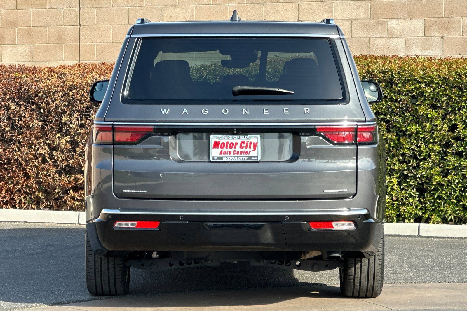 Used 2023 Jeep Wagoneer Series III w/ Premium Group I AWD/4WD image 5