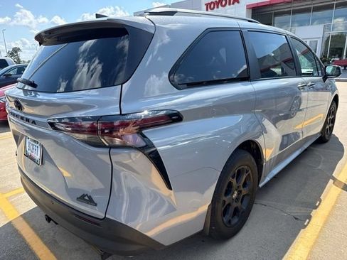 Used 2026 Toyota Sienna XLE Woodland Edition AWD/4WD image 8