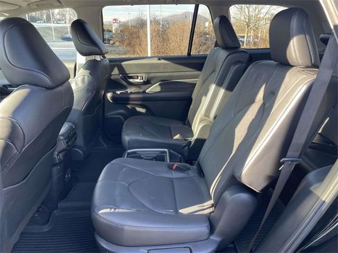 Used 2024 Toyota Grand Highlander Limited image 16