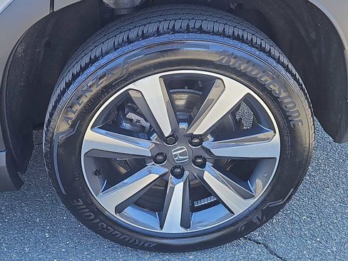 Certified 2025 Honda Pilot Touring image 8
