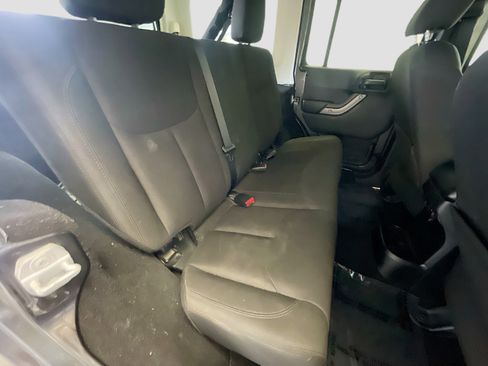 Used 2018 Jeep Wrangler Unlimited Sport S image 14