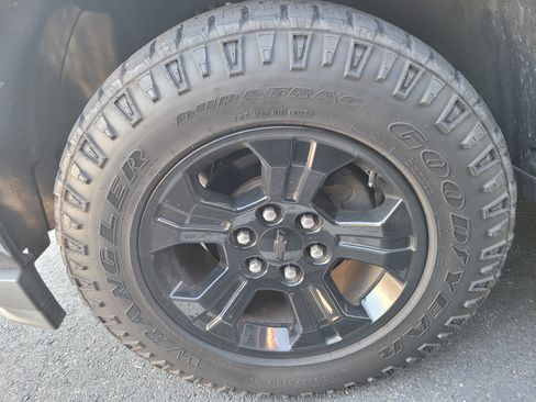 Used 2016 Chevrolet Silverado 1500 LTZ Z71 w/ LTZ Plus Package AWD/4WD image 9
