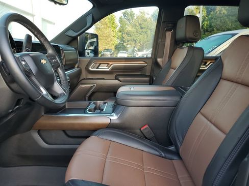 Used 2025 Chevrolet Silverado 3500 High Country w/ High Country Premium Package AWD/4WD image 19