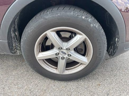 Used 2019 Ford Explorer XLT w/ Equipment Group 202A FWD image 13