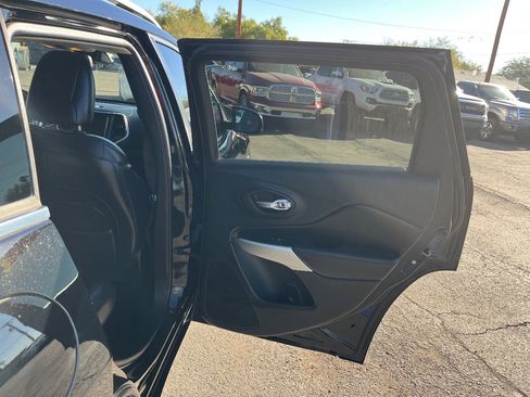 Used 2018 Jeep Cherokee Overland w/ Technology Group image 34