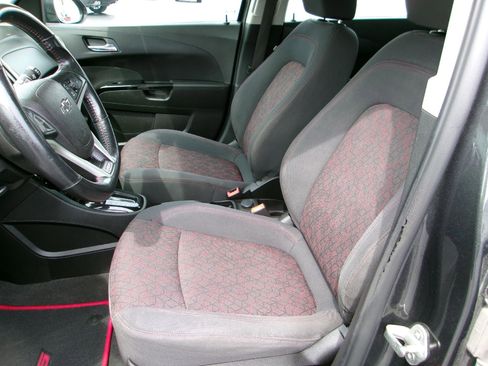 Used 2019 Chevrolet Sonic LT w/ Convenience Package FWD image 9