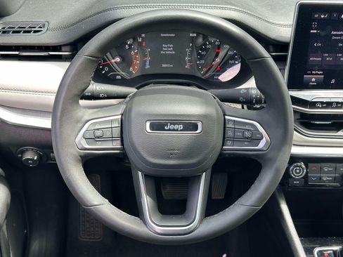 Used 2025 Jeep Compass Limited AWD/4WD image 15