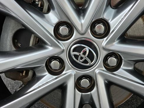 Used 2017 Toyota RAV4 Limited FWD image 11