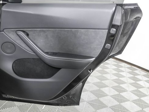 Used 2023 Tesla Model Y Long Range AWD/4WD image 40