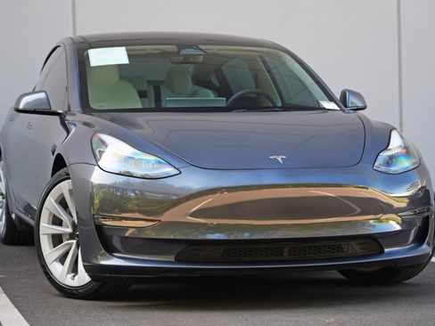 Used 2023 Tesla Model 3 Standard Range RWD image 4