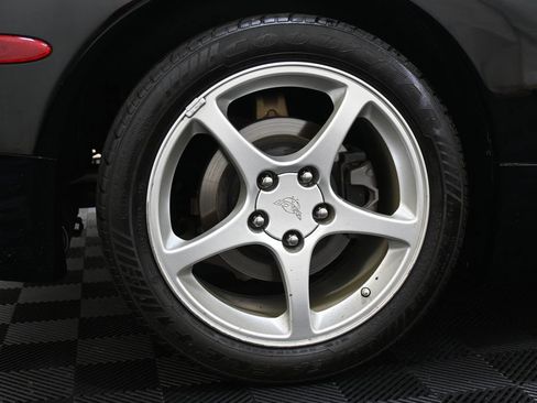 Used 2004 Chevrolet Corvette Convertible w/ Preferred Equipment Group RWD image 29