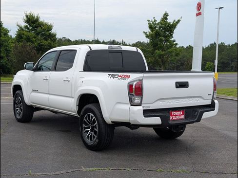 Used 2020 Toyota Tacoma TRD Sport AWD/4WD image 5