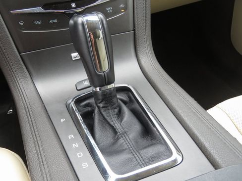 Used 2019 Lincoln MKT AWD image 25