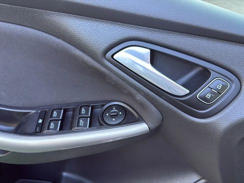 Used 2018 Ford Focus Titanium FWD image 39