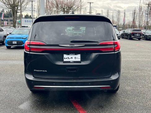 Used 2021 Chrysler Pacifica Touring-L image 10