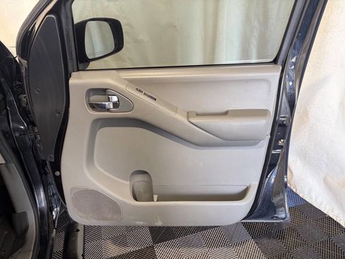 Used 2014 Nissan Frontier SV AWD/4WD image 12