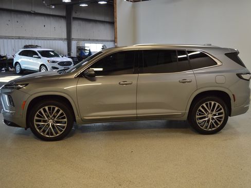 Used 2026 Buick Enclave Avenir w/ Super Cruise Package AWD/4WD image 6