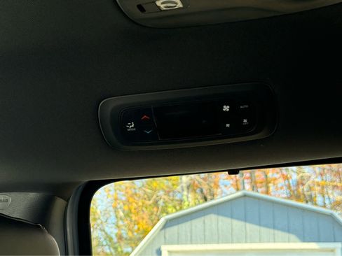 New 2026 Chrysler Pacifica Select image 15